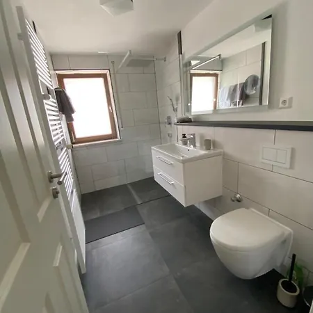 Stilvolle Wohnung Mit Berg- Und Flussblick Lägenhet Sonthofen