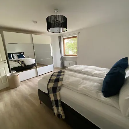 Stilvolle Wohnung Mit Berg- Und Flussblick *