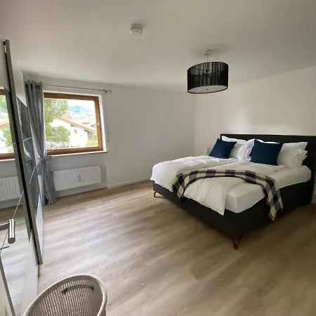 Lägenhet Stilvolle Wohnung Mit Berg- Und Flussblick