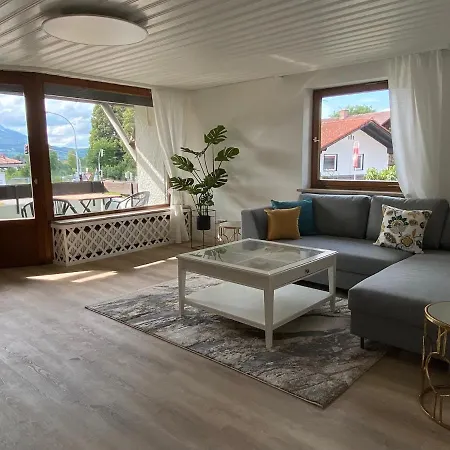 Stilvolle Wohnung Mit Berg- Und Flussblick *