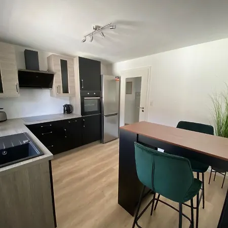 Stilvolle Wohnung Mit Berg- Und Flussblick Lägenhet *