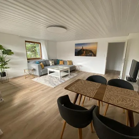 Stilvolle Wohnung Mit Berg- Und Flussblick Lägenhet *